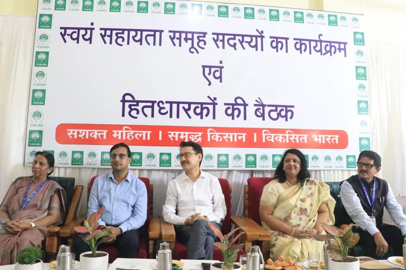 समन्वित प्रयासों से ग्रामीण अर्थव्यवस्था को मिलेगी नई गति - कलेक्टर श्री गुप्ता
